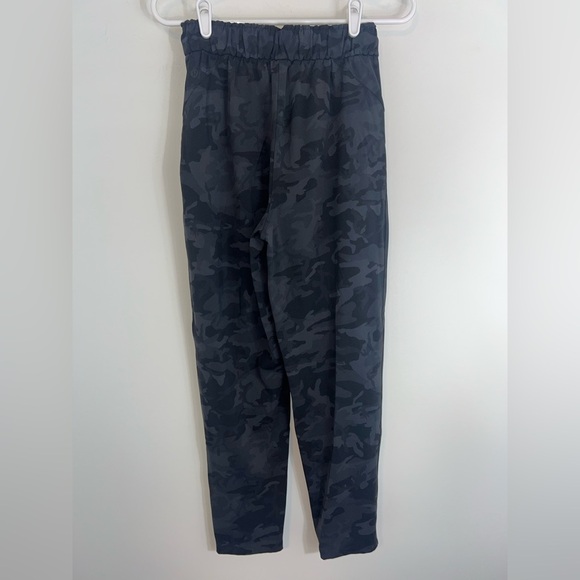 Lululemon Keep Moving camo Pant size 4 - Picture 9 of 13